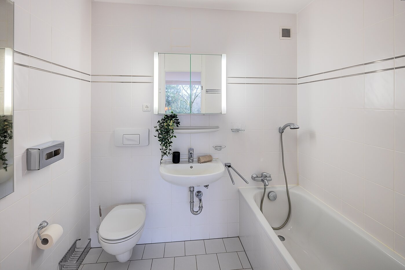 Apartment with 3.5 room | München-Bogenhausen | 703052 | Bad en Suite