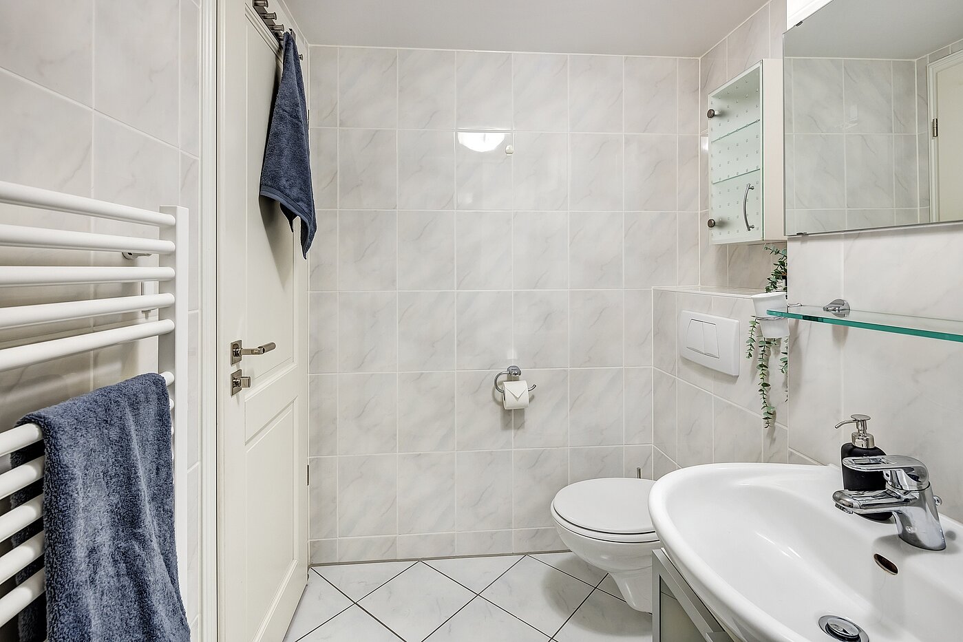 Apartment with 1.5 room | München-Schwabing | 2205ML81 | ...klassisch gefliest