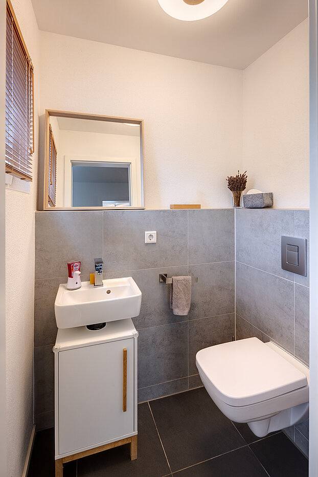 Semi-detached House with 5 room | München-Aubing | 70162 | Gästetoilette