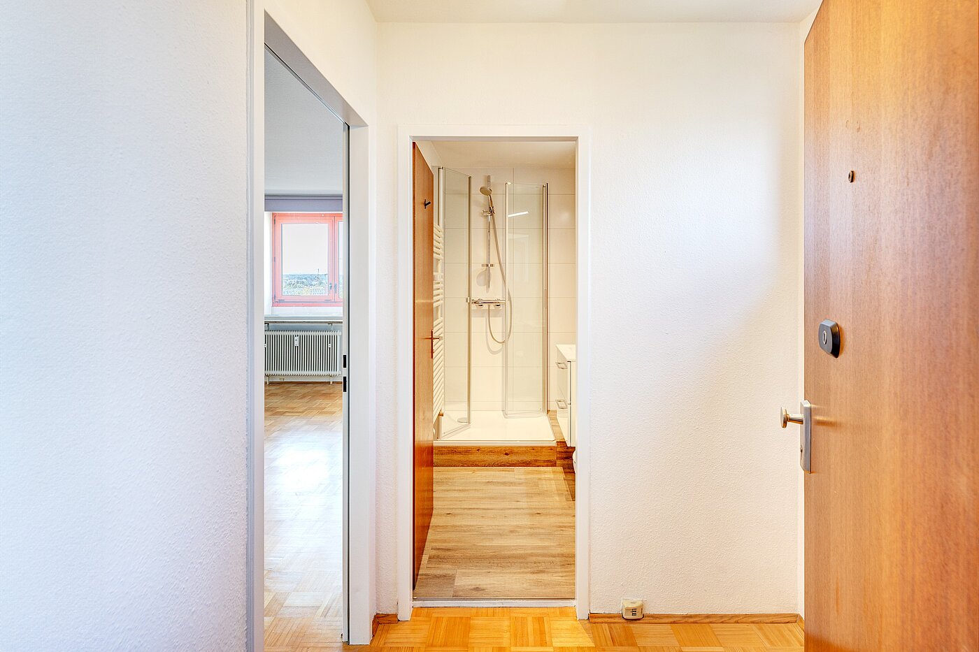 Apartment with 1 room | München-Laim | 70144 | Flur Richtung Wohnzimmer und Bad