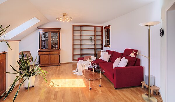 Attic Apartment with 3 room | 70501 | ...Wohnen