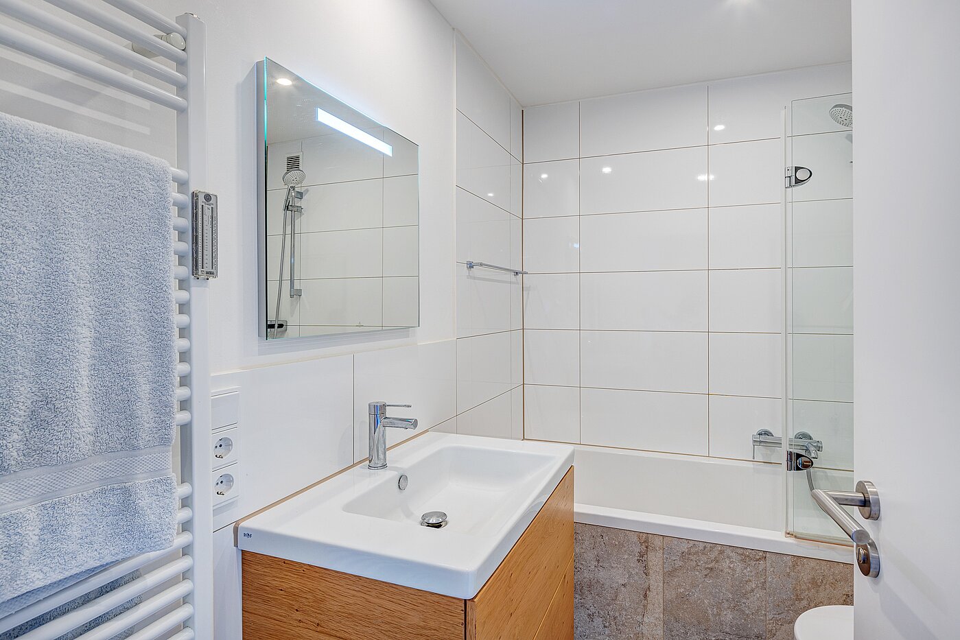 Apartment with 1 room | München-Schwabing | 70198 | Bad mit Waschtisch...