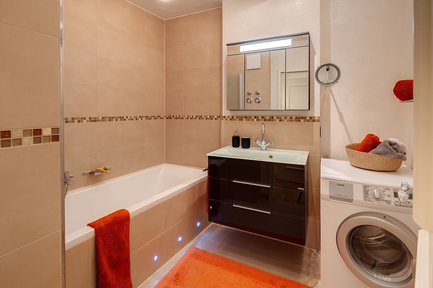 Apartment with 2 room | München-Altstadt | 2106ML7 | Bad mit Badewanne und...