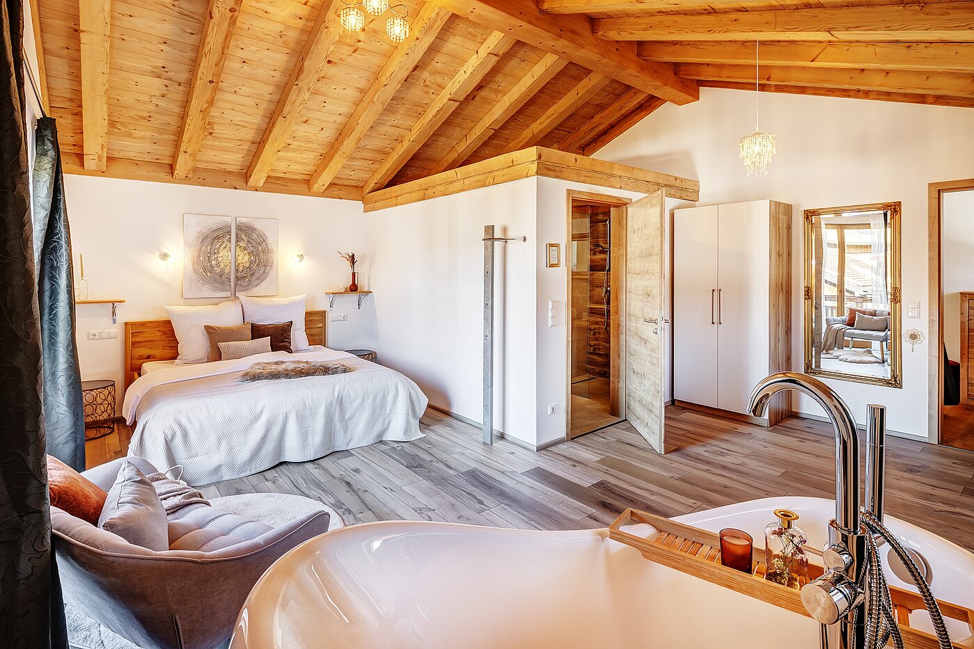 Apartment with 6 room | 70095 | ....mit großem Schlafbereich...