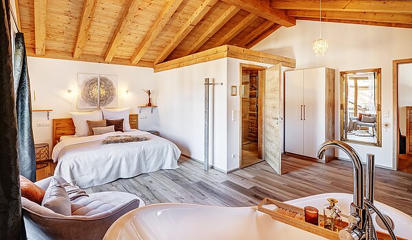 Apartment with 6 room | 70095 | ....mit großem Schlafbereich...