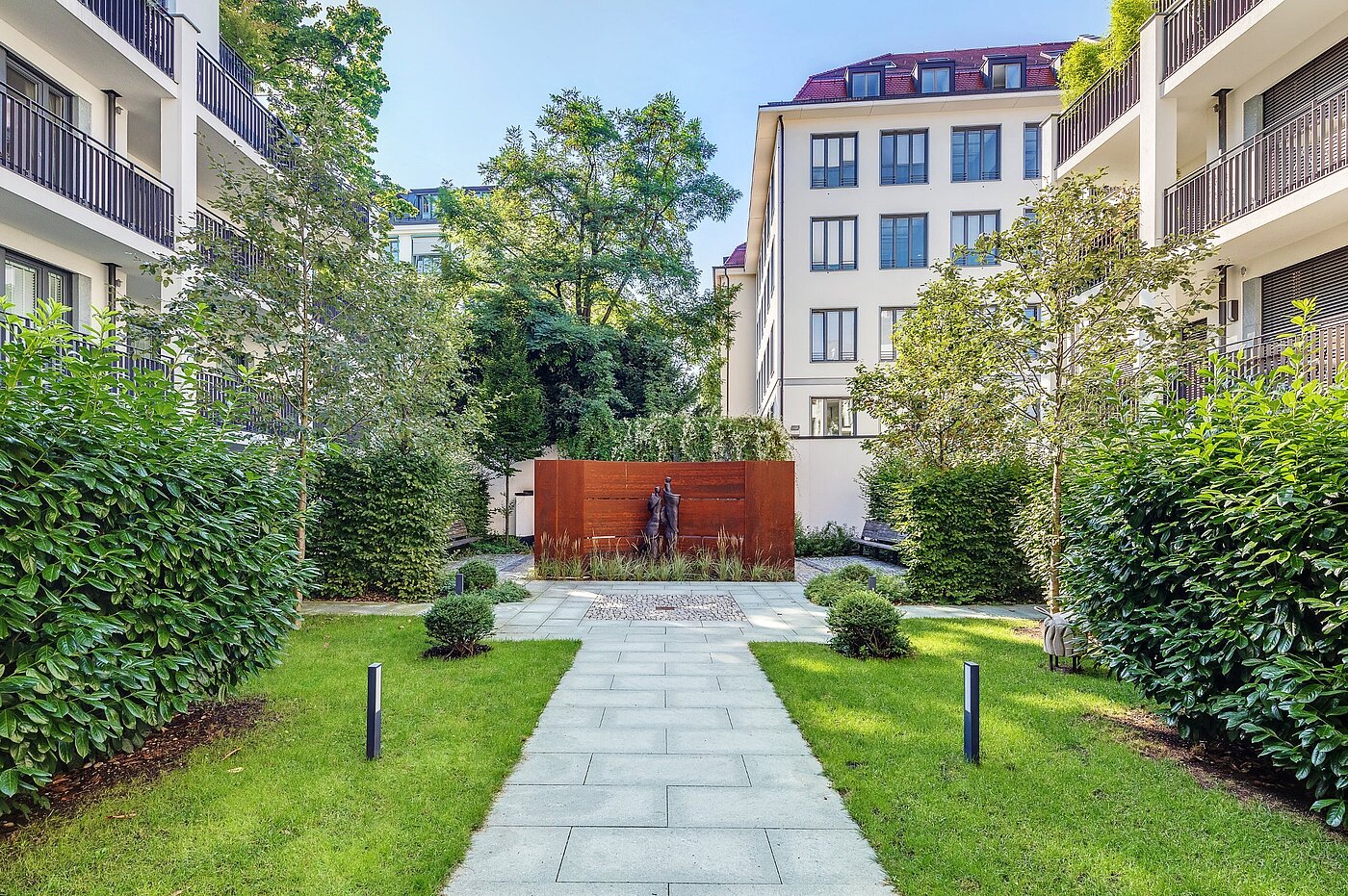 Ground floor apartment with 1 room | München-Schwabing | 1908ML2 | Bronzestatue