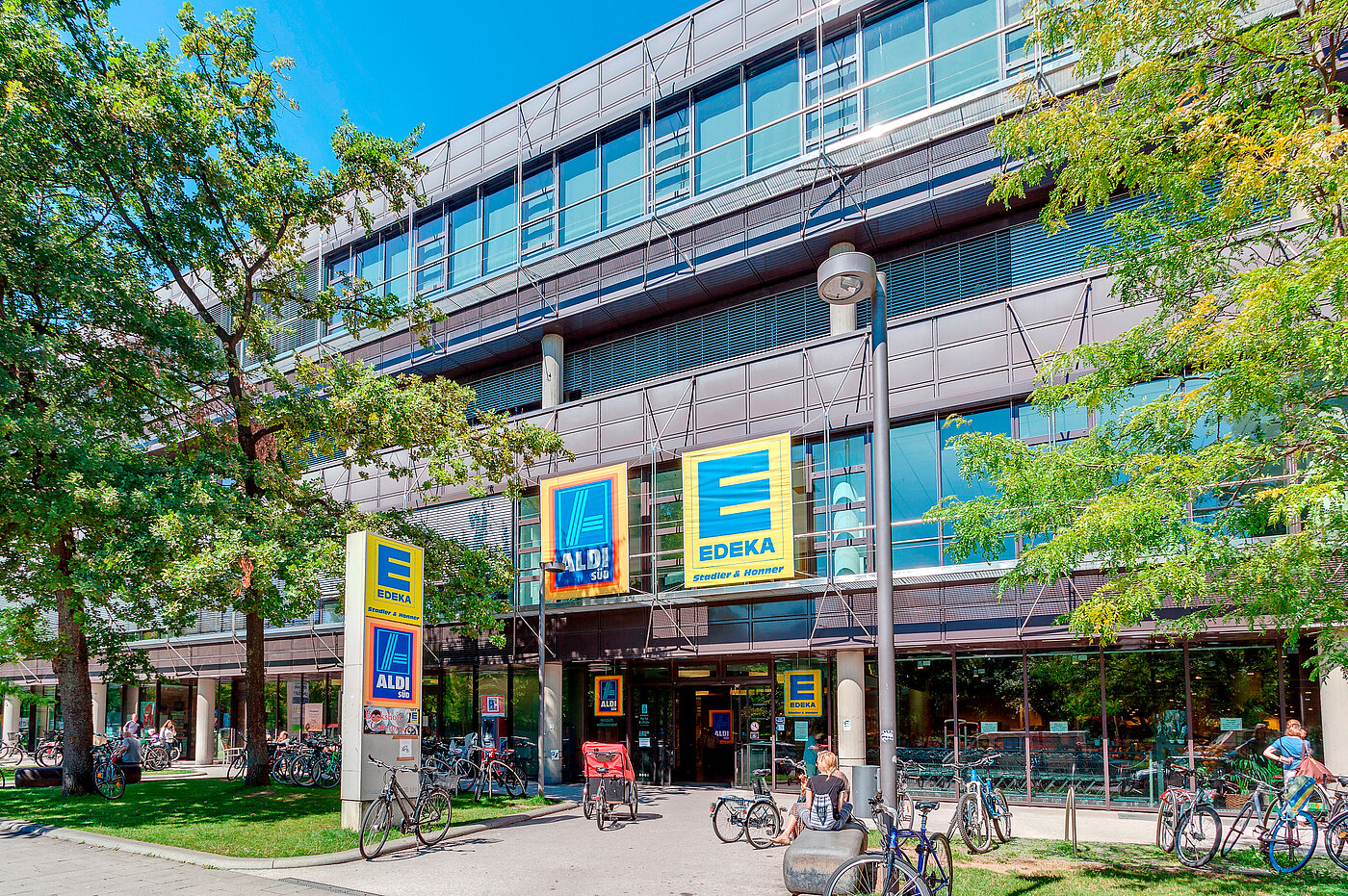 Apartment with 2 room | München-Schwabing | 70153 | ...zahlreichen Einkaufsmöglichkeiten