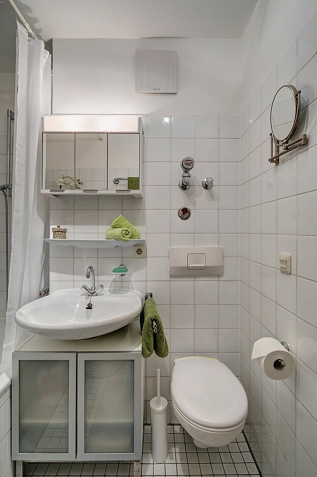 Apartment with 1.5 room | München-Lehel | 2107ML9 | Weiß gefliestes Bad...