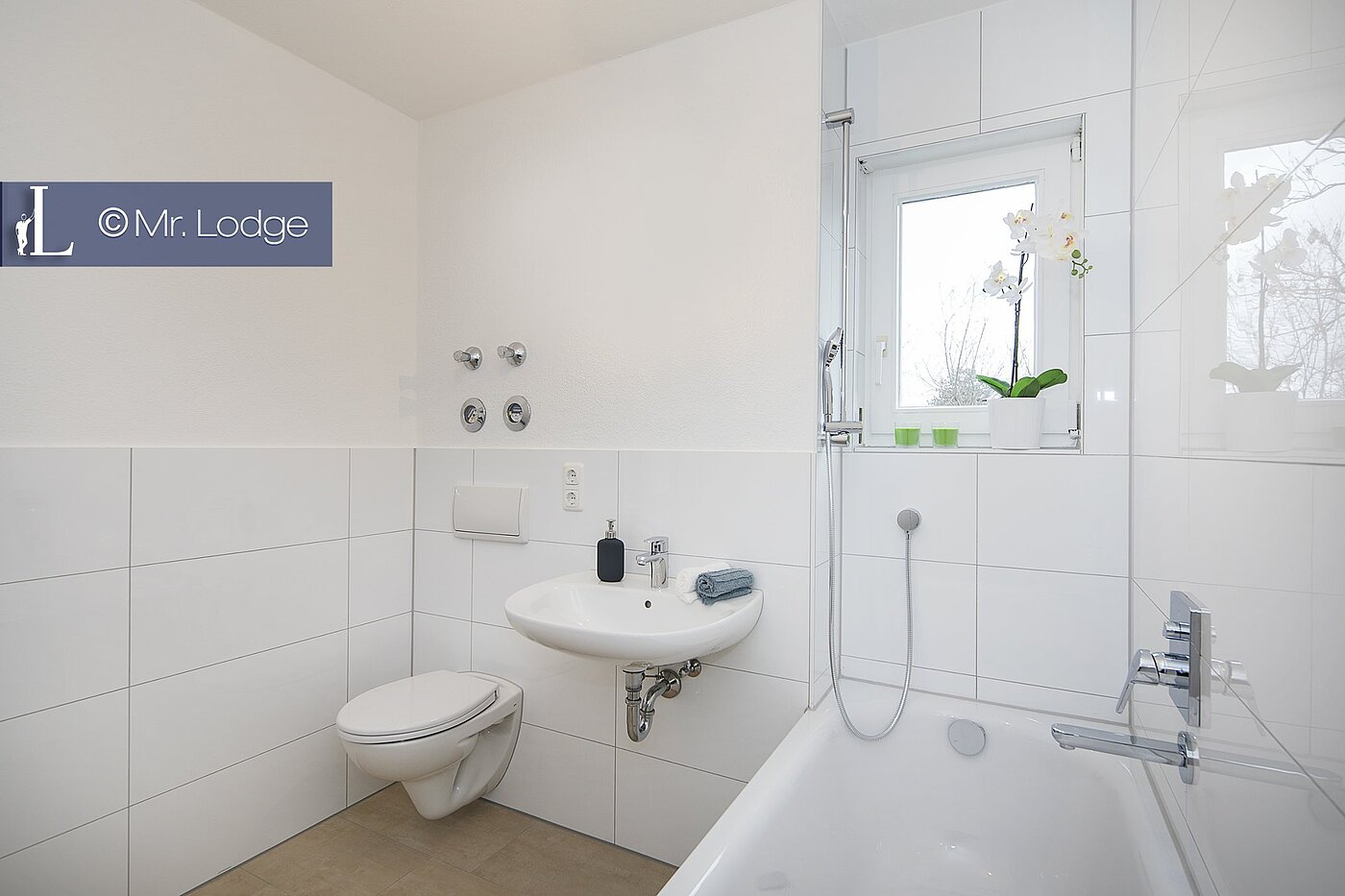 Apartment with 5 room | 1702ML3 | Bad mit Fenster