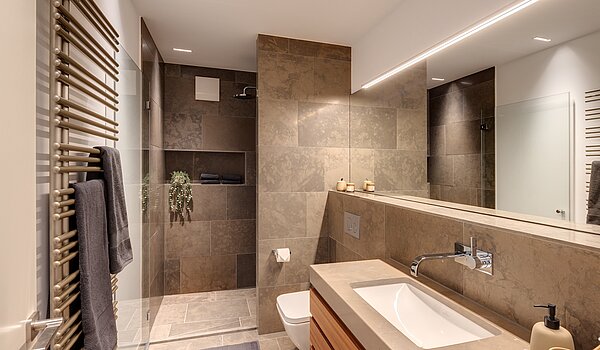 Apartment with 3 room | 70046 | Luxuriöses Gäste-Bad...