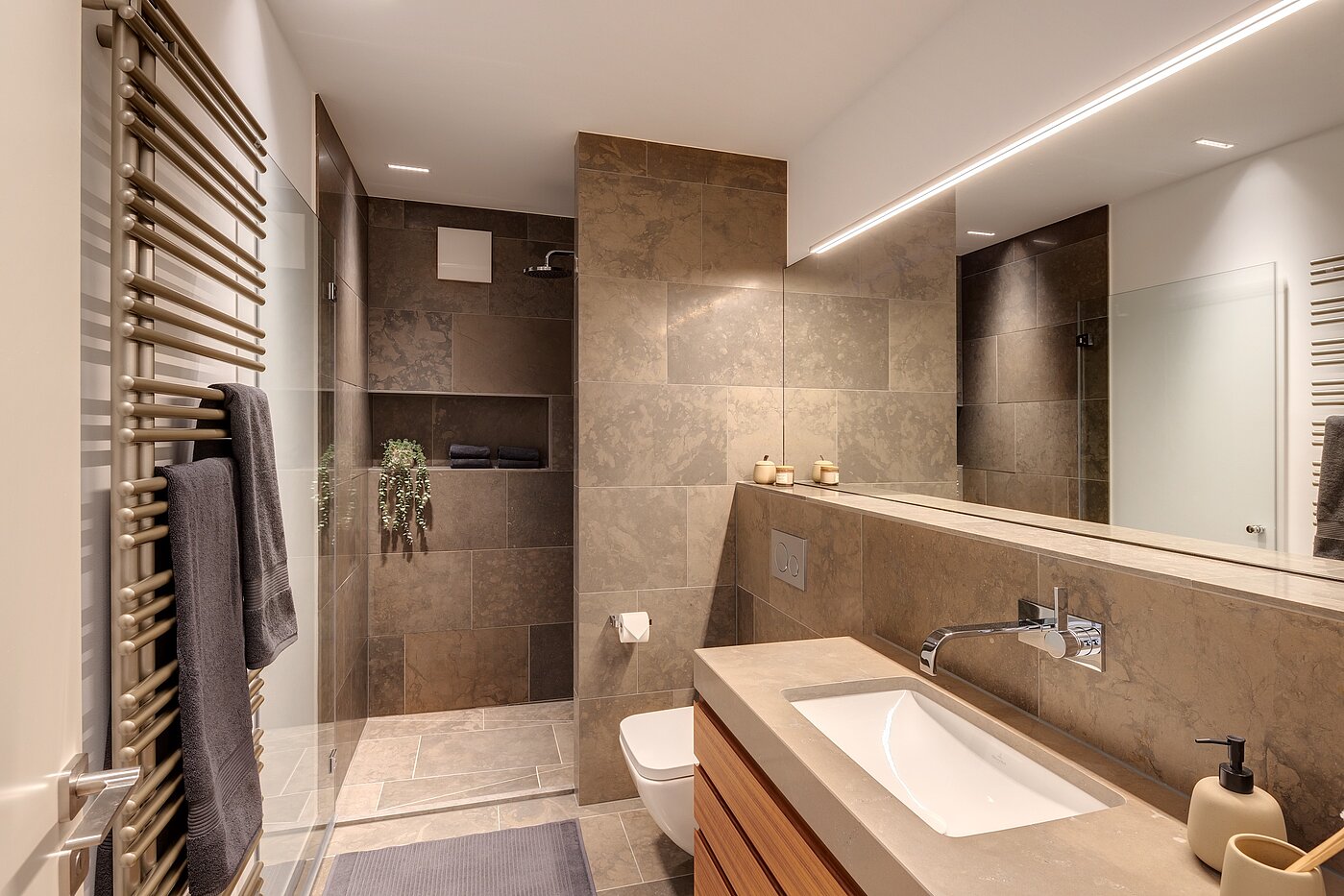 Apartment with 3 room | 70046 | Luxuriöses Gäste-Bad...