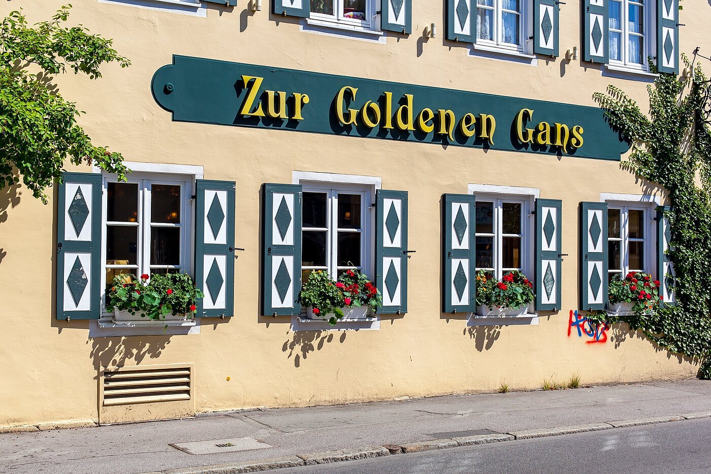 Apartment with 2 room | München-Pasing | 70141 | Restaurants ums Eck