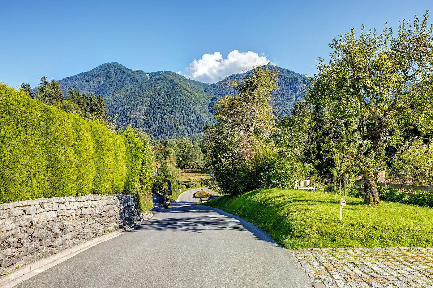 Corner townhouse with 3 room | Kreuth | 70037 | Auffahrt zum Grundstück