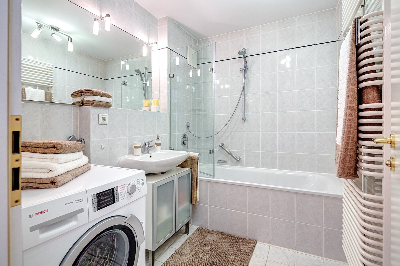 Apartment with 2 room | München-Schwabing | 70102 | Bad mit Badewanne...