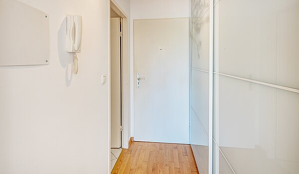 Apartment with 1 room | München-Feldmoching | 70466 | Flur Richtung Eingang
