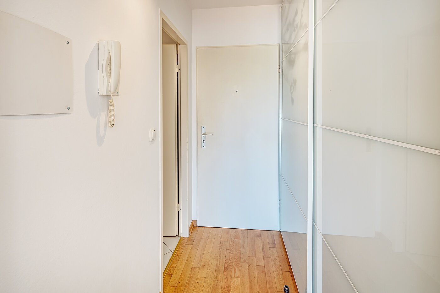 Apartment with 2 room | München-Feldmoching | 70466 | Flur Richtung Eingang