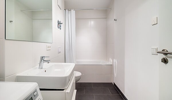 Apartment with 3 room | München-Moosach | 70164 | ...und Badewanne