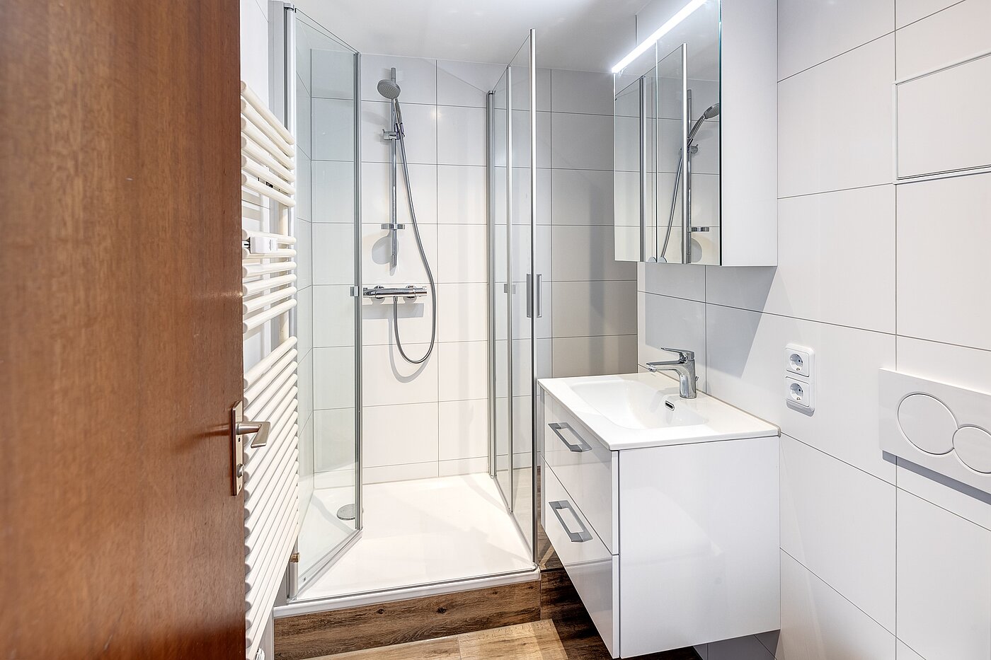 Apartment with 1 room | München-Laim | 70144 | Modernes Bad mit Dusche...