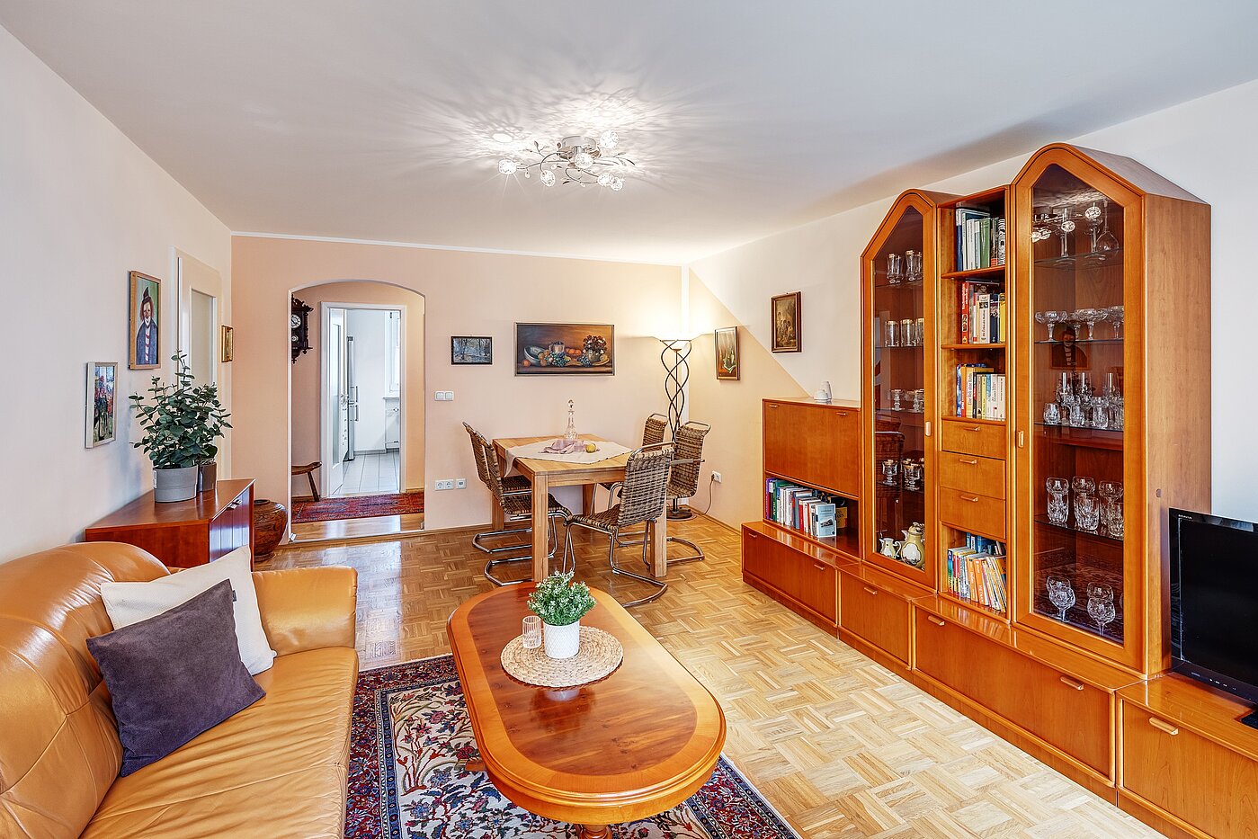 Apartment with 3 room | München-Bogenhausen | 2112ML3 | und Essen