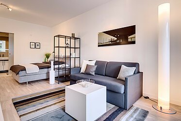 Bogenhausen: Chic apartment with conservatory
