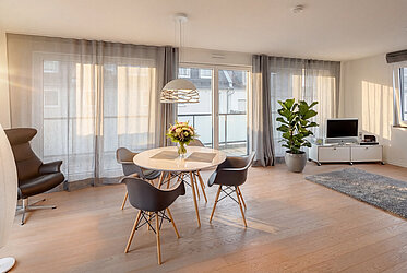 Bogenhausen: Stylish penthouse with wrap-around roof terrace - available soon