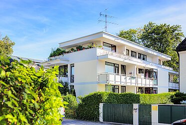 Obermenzing: Newly renovated 1-room apartment with south-facing balcony - available