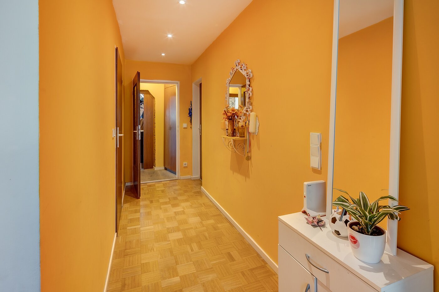 Detached house with 8 room | 70229 | Flur