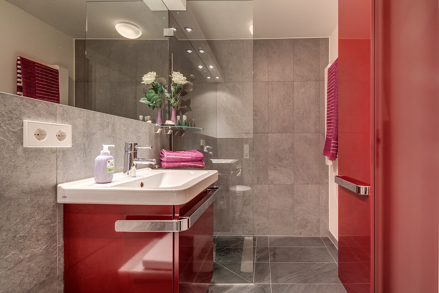 Apartment with 2 room | München-Pasing | 70071 | ...begehbarer Dusche