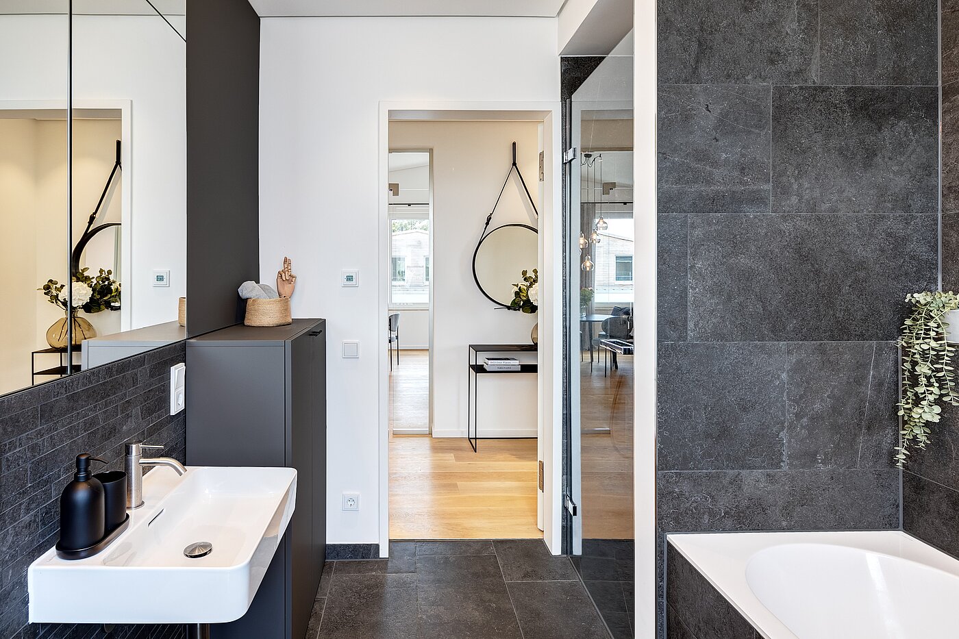 Apartment with 2 room | 70134 | ...und Badewanne