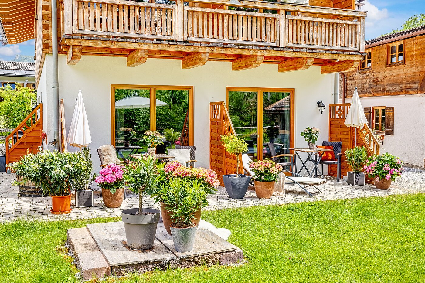 Apartment with 6 room | 70095 | ...sowie sonniger Terrasse