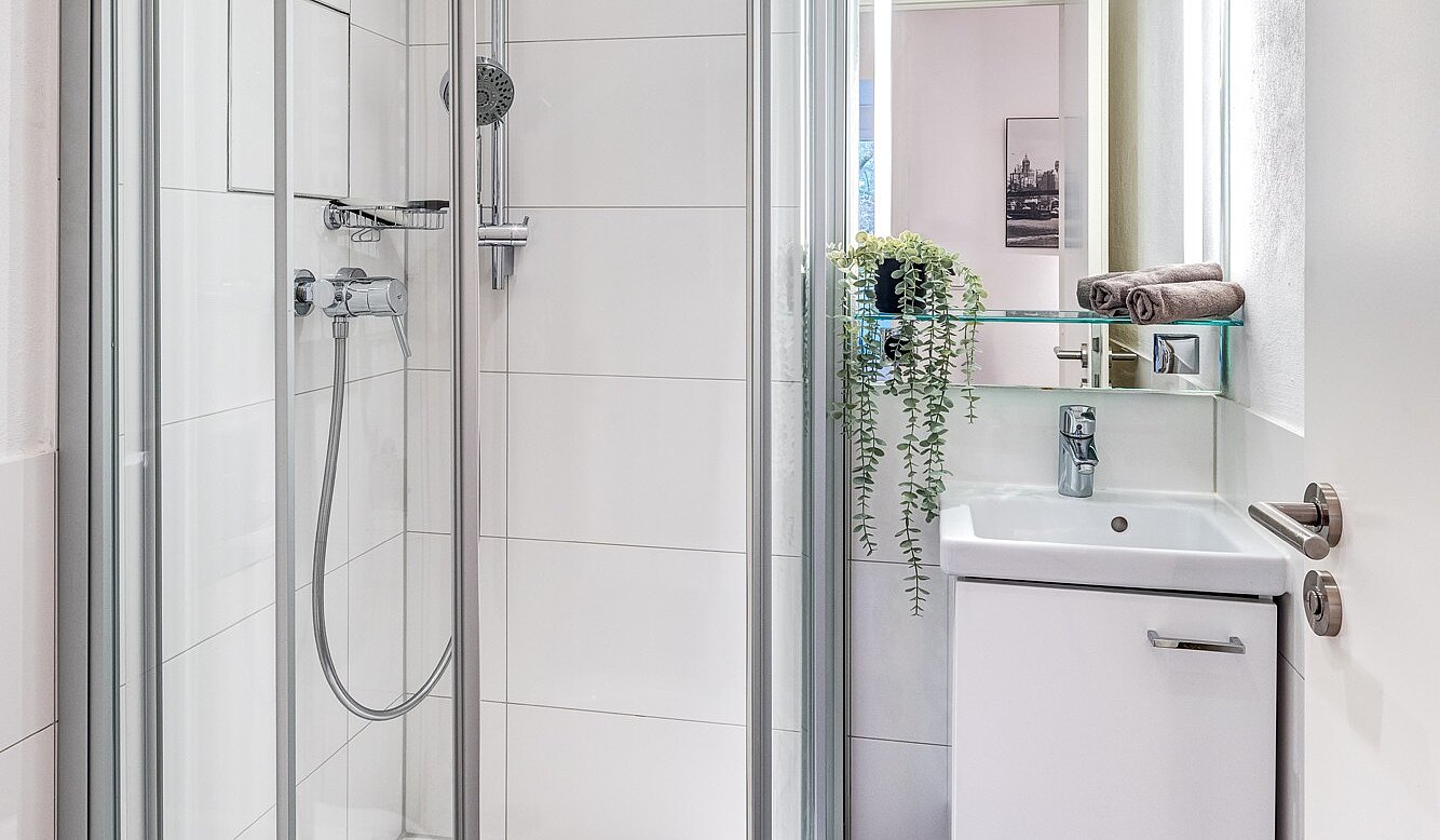 Apartment with 3.5 room | München-Bogenhausen | 70267 | ...Dusche