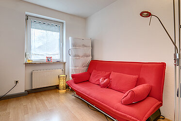 2-room apartment with spacious eat-in kitchen, near underground U2 in
Milbertshofen