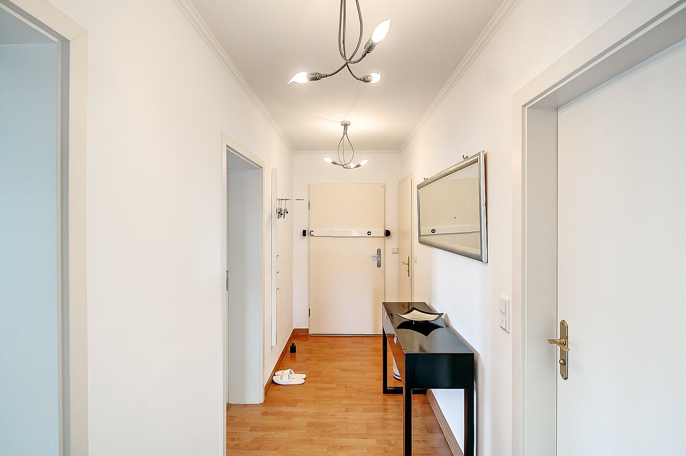 Apartment with 2 room | München-Schwabing | 2102ML3 | Der zentrale Flur von dem ...