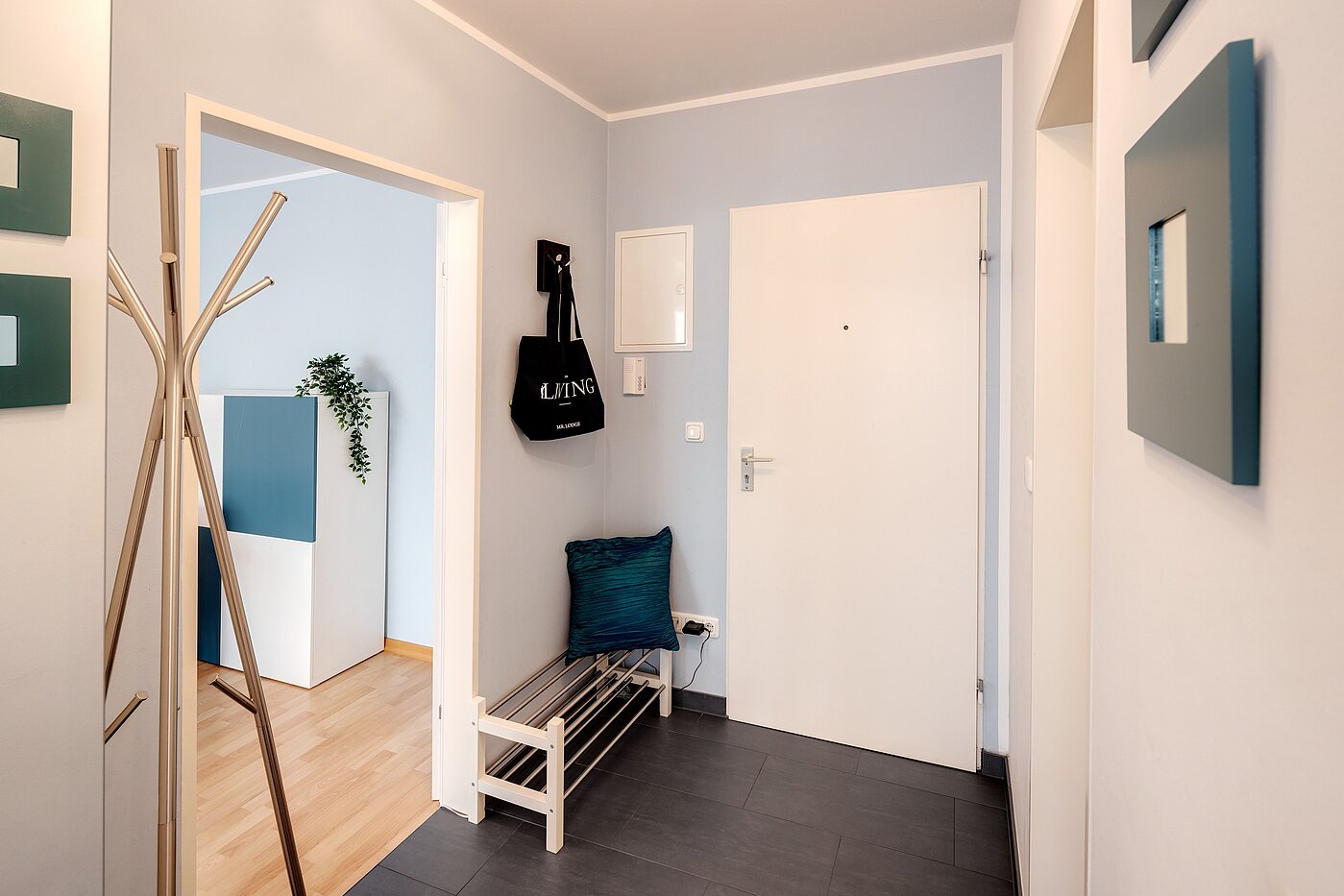 Apartment with 2 room | München-Schwabing | 70013 | Diele Blickrichtung Eingang