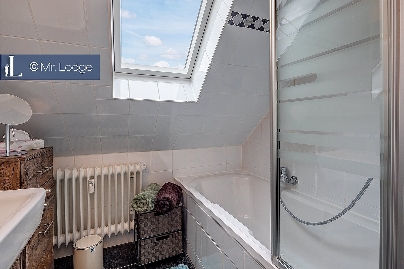 Attic Apartment with 3 room | München-Hasenbergl | 1803D9 | Elegantes Bad...