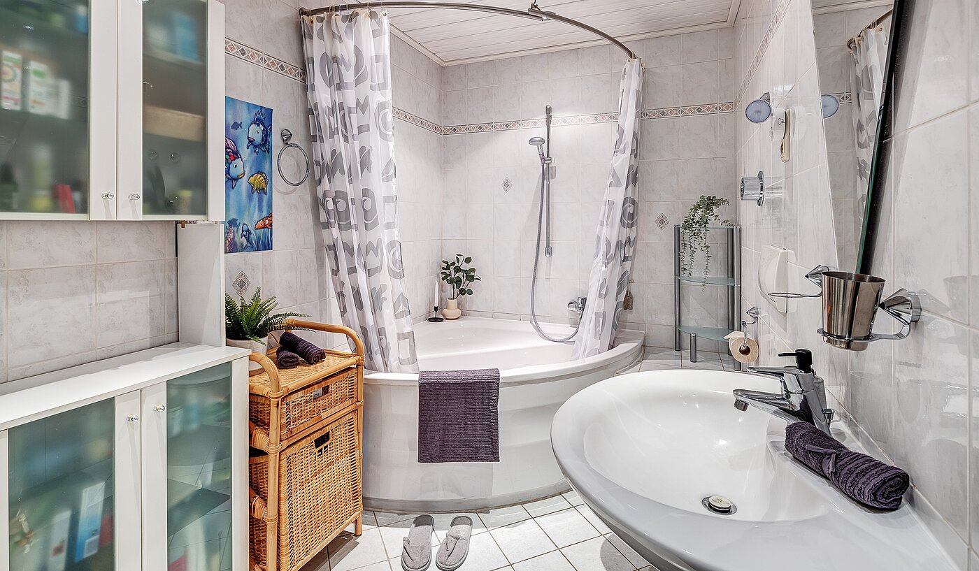 Apartment with 2 room | Germering | 70029 | Bad mit Eckbadewanne