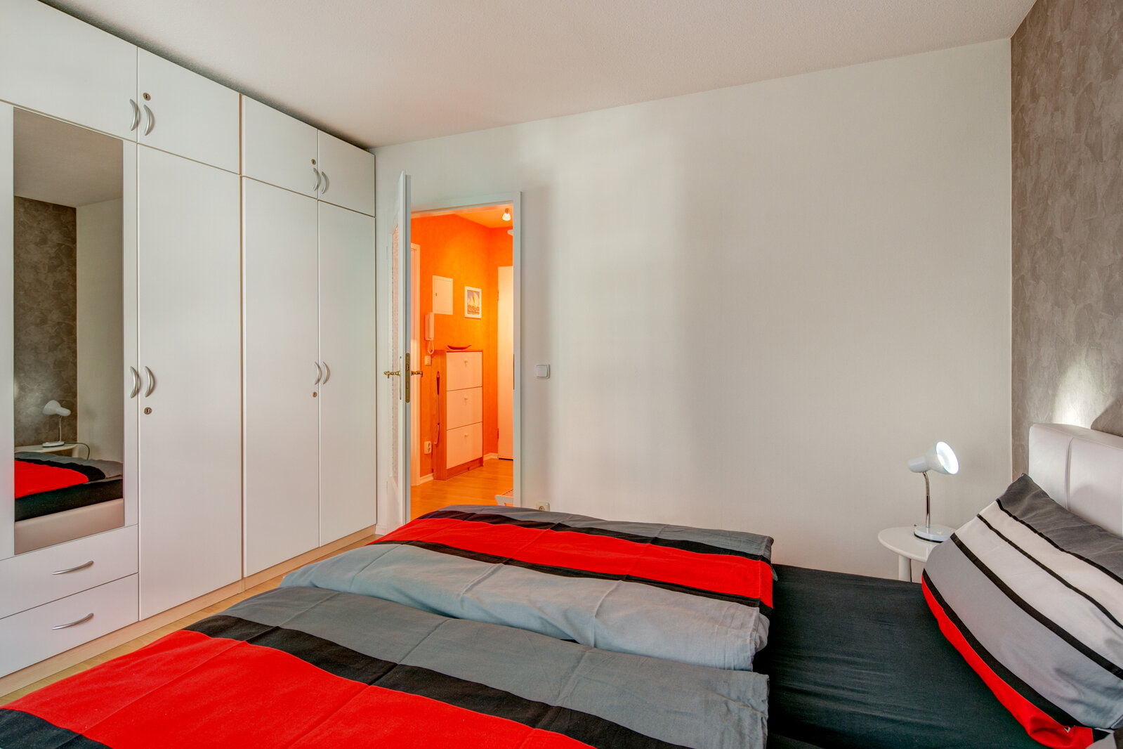 Wettersteinplatz- Beautifully furnished 2-room apartment with high-speed internet near U-Bahn U1 - Foto 3