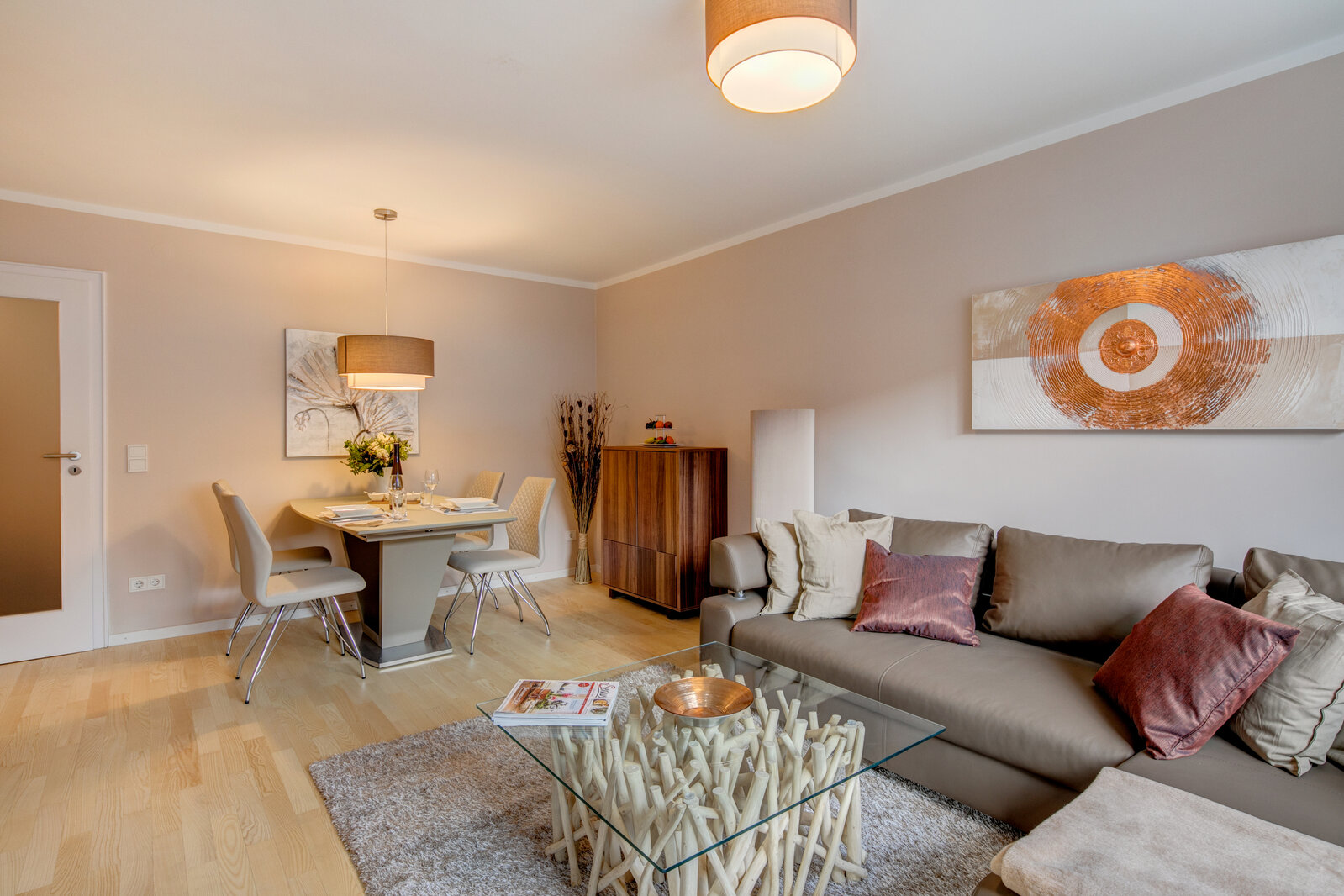 High-quality furnished 4-room apartment near Bonner Platz - Photo 2