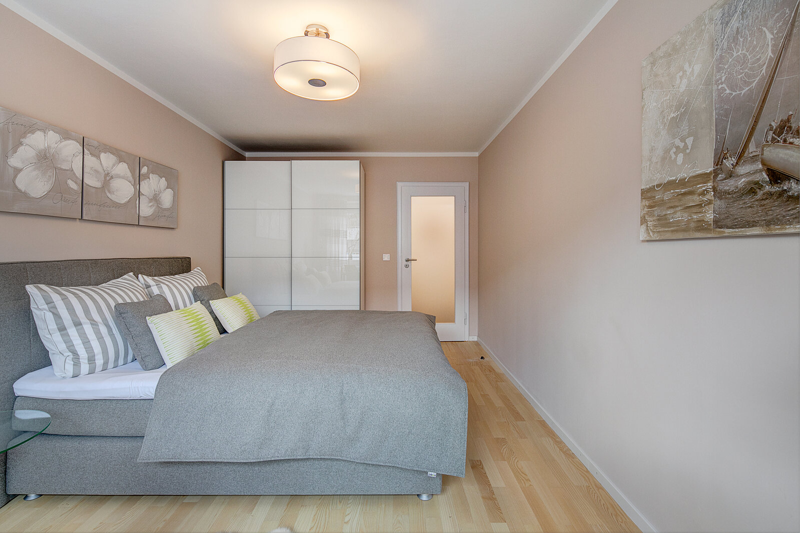 High-quality furnished 4-room apartment near Bonner Platz - Photo 3