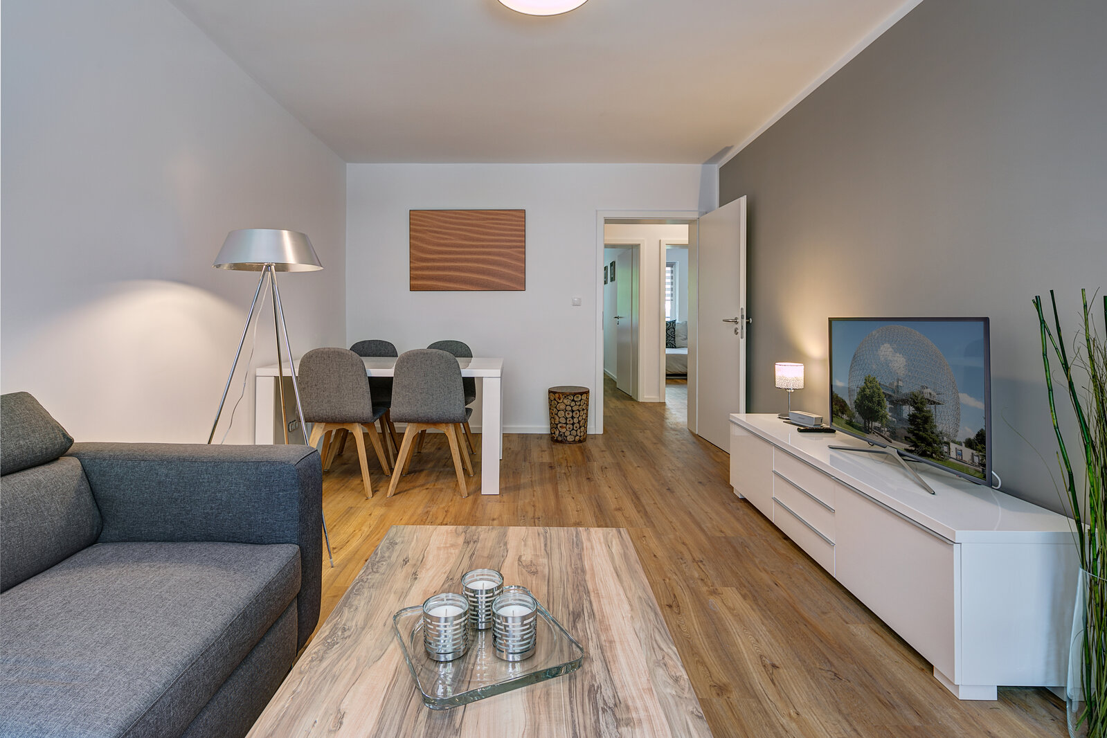 Beautiful 2.5-room apartment with 2 bedrooms and balcony in Munich-Westend - Photo 2
