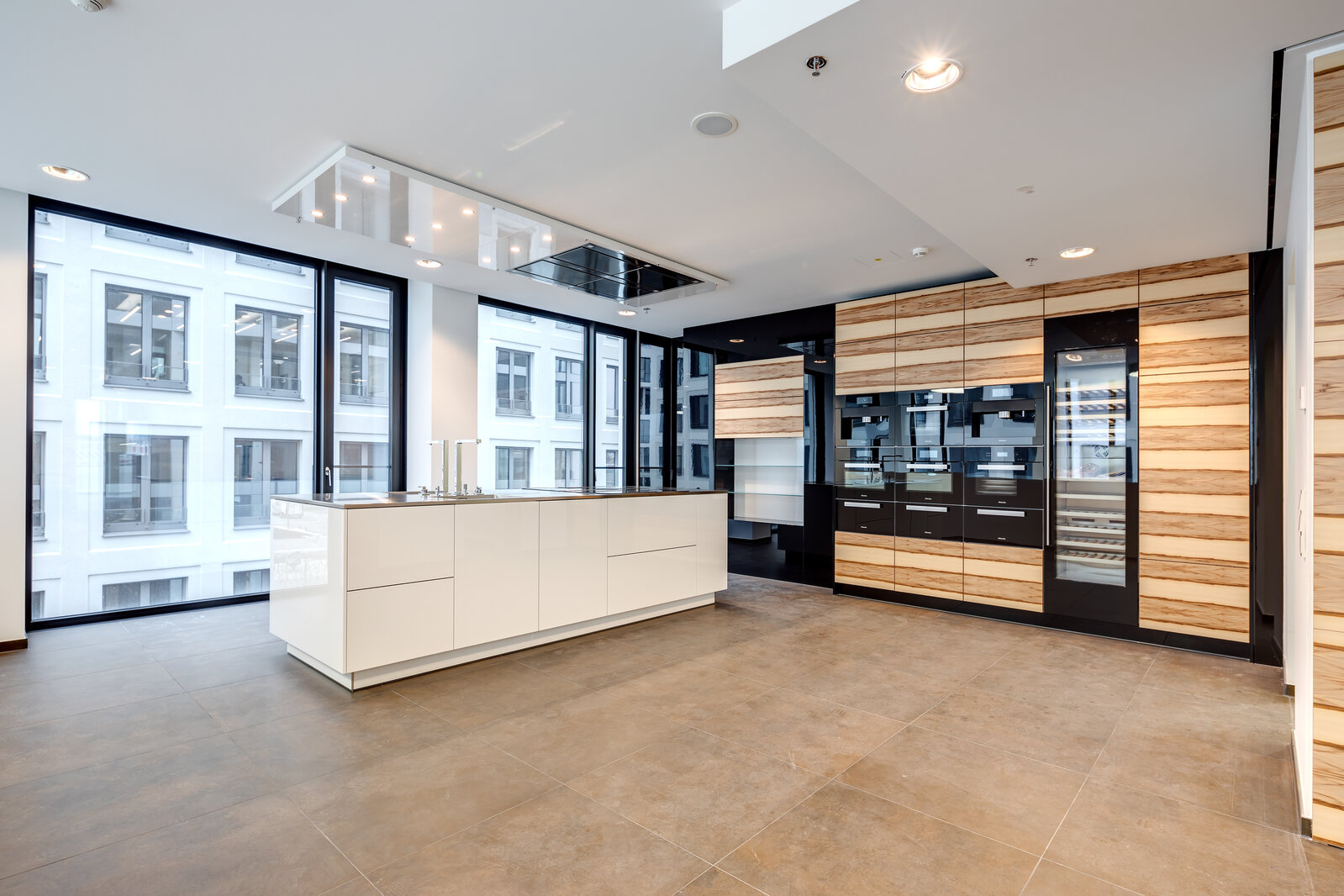 Top furnished 1,5 room apartment in the FRIENDS Tower - Foto 3