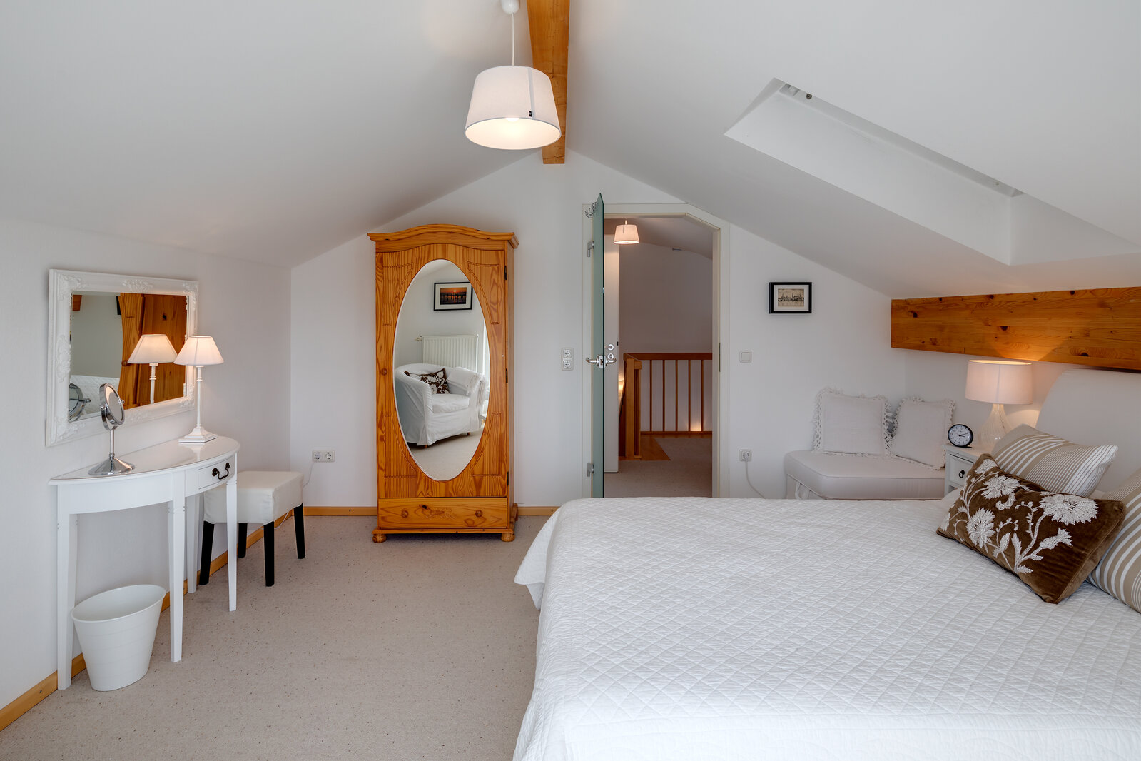 Sunny gallery apartment near Lake Starnberg - Photo 4