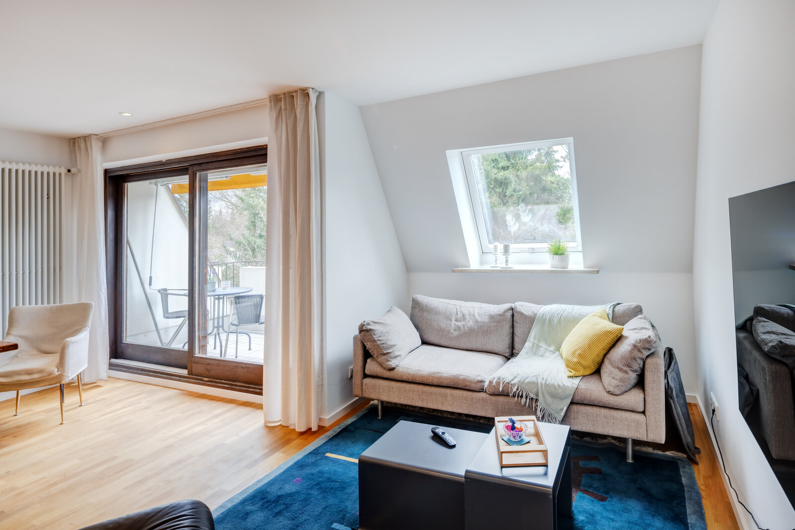 Top floor apartment with designer furnishings for rent - Foto 1