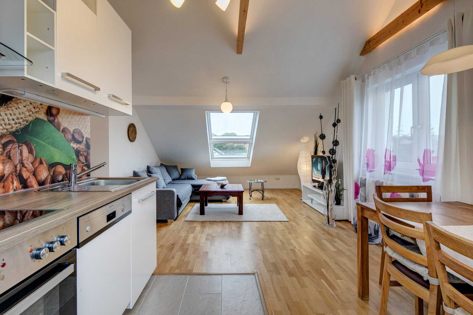 Attic apartment with study - Photo 2