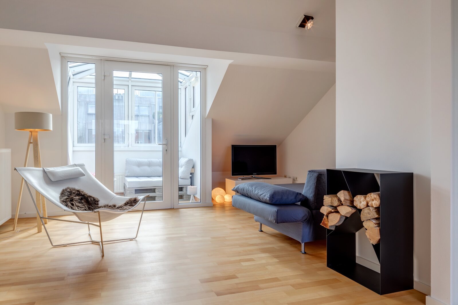 Light-flooded 2-room apartment in Munich-Schwabing - Photo 1