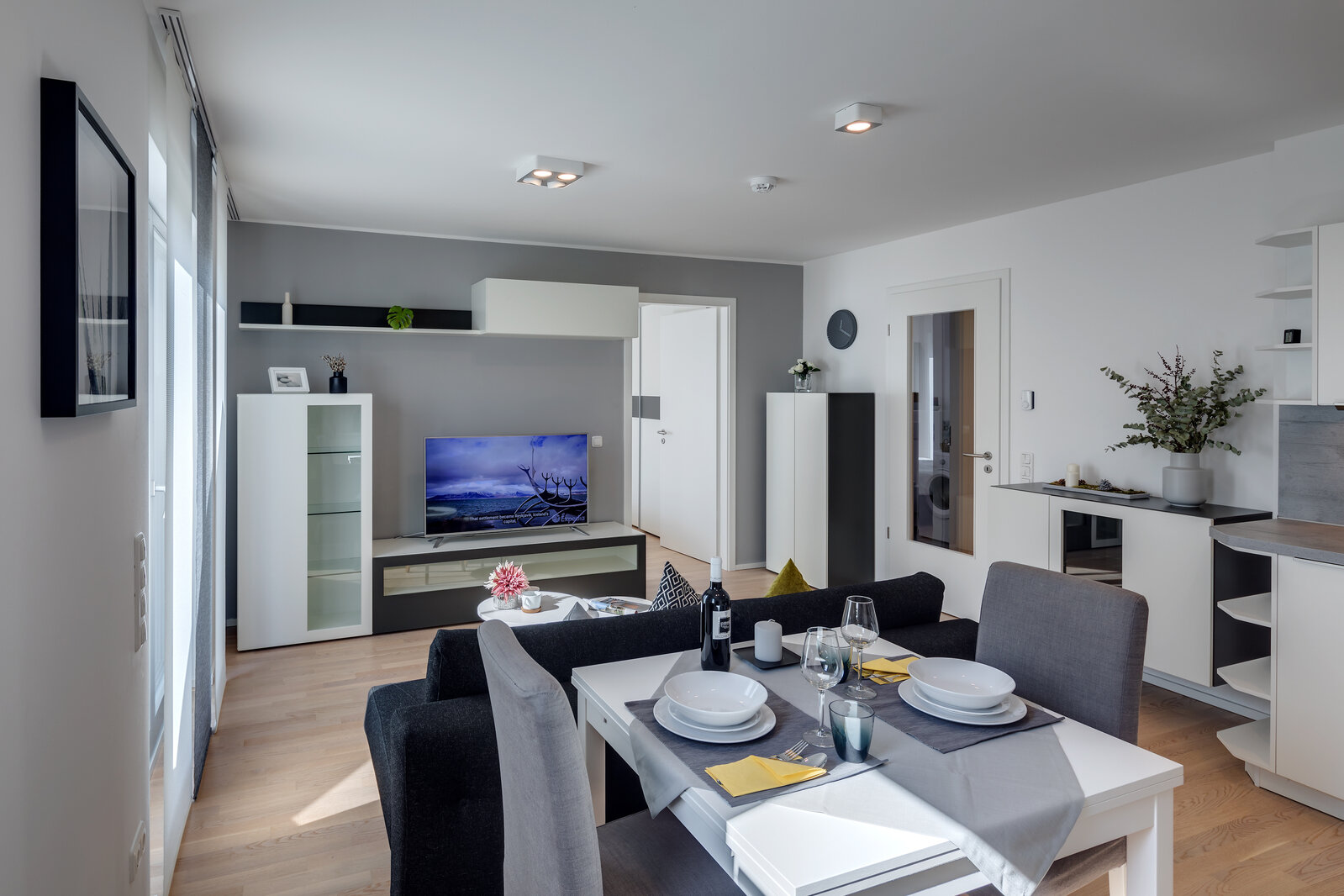 Modernly furnished 2-room apartment - Photo 1