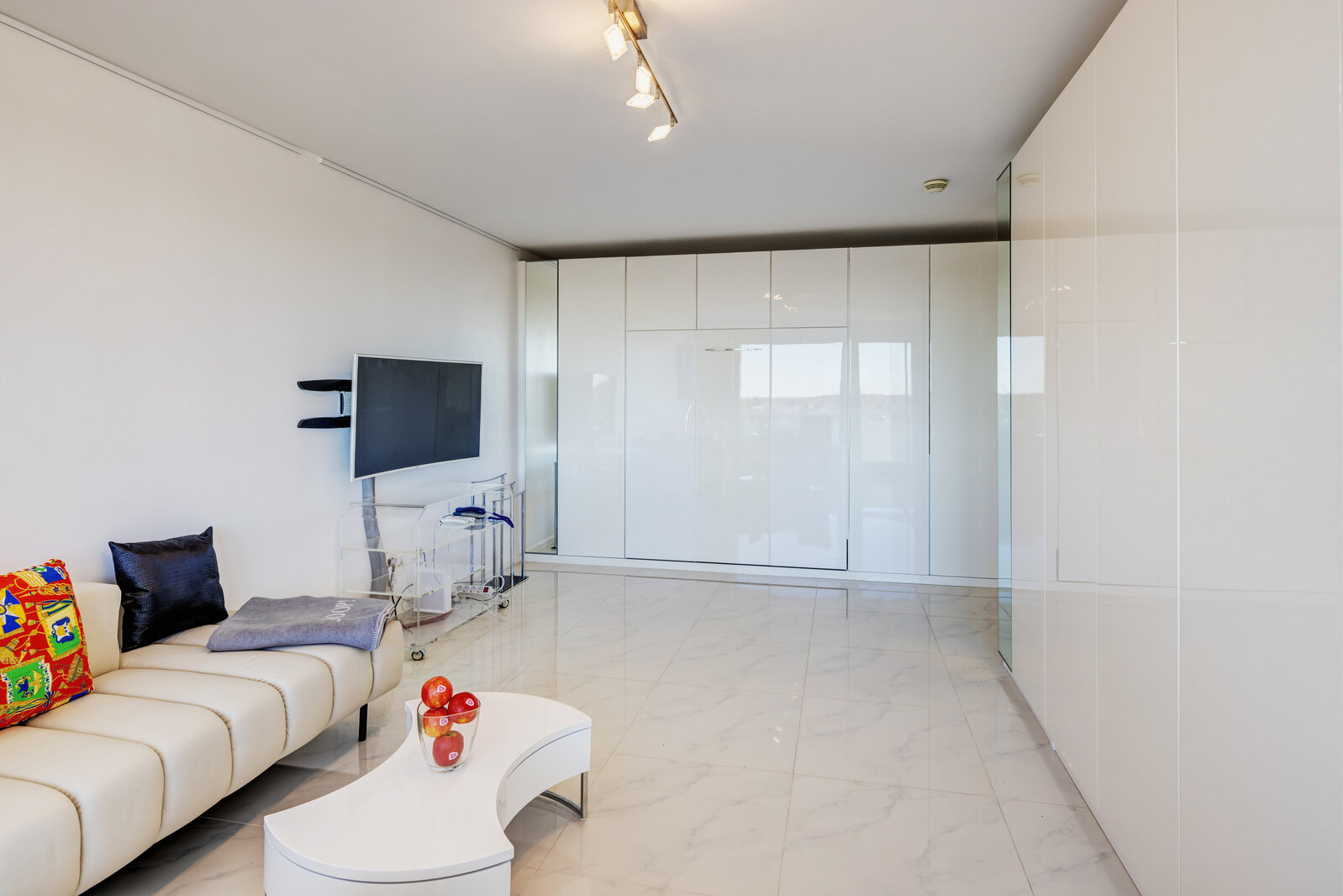 Design apartment for rent with alpine view and pool - Photo 1