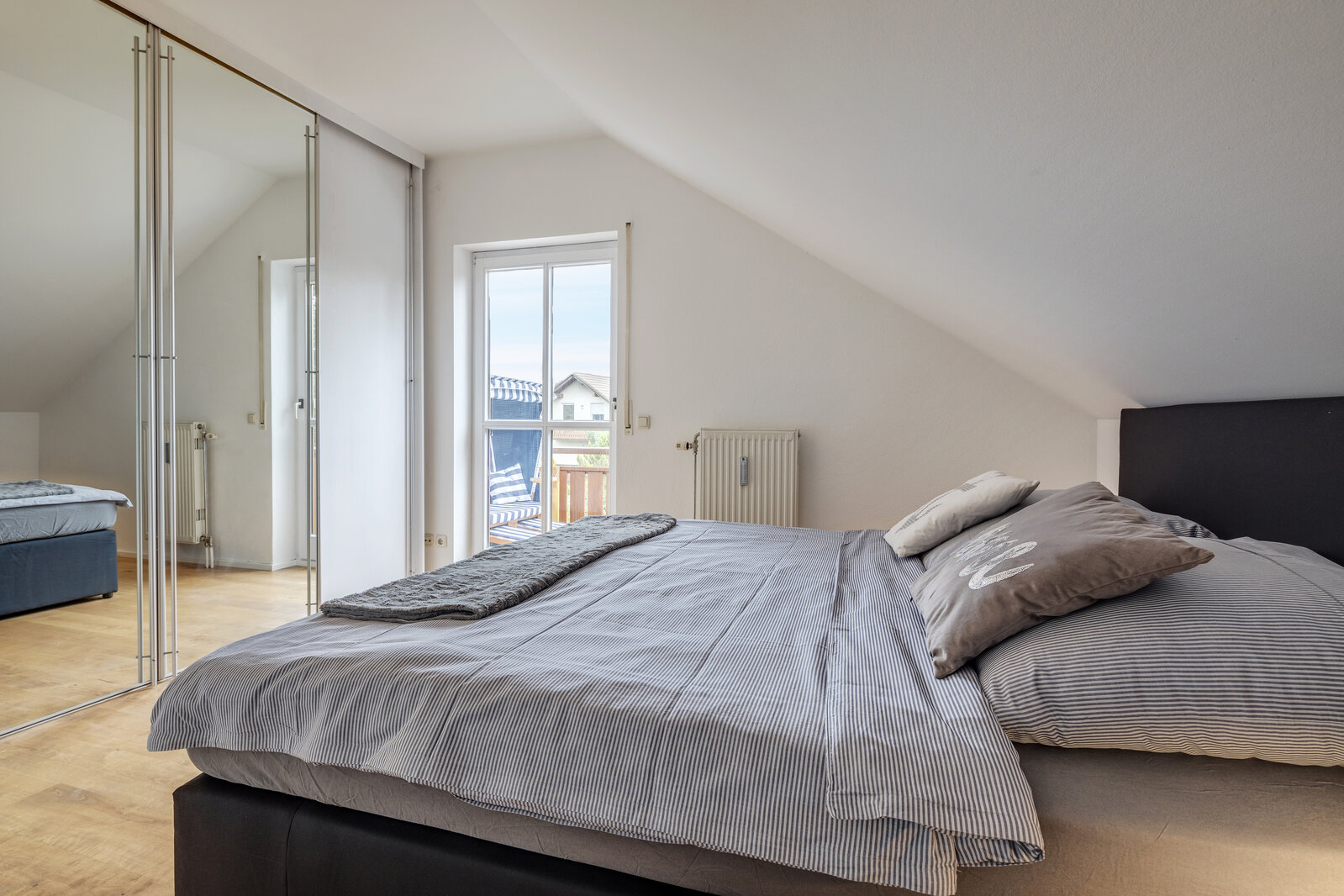 Light-flooded, beautiful 2-room attic apartment - Photo 5