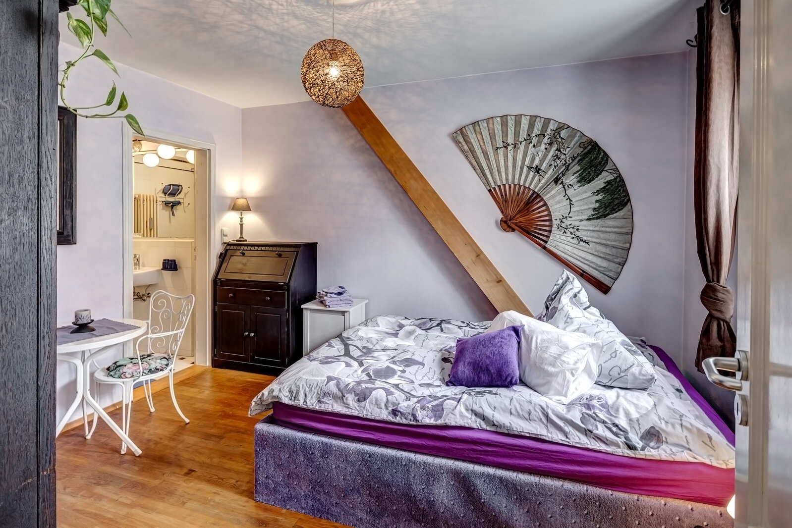 Sunny, nicely furnished apartment with storage room - Photo 5