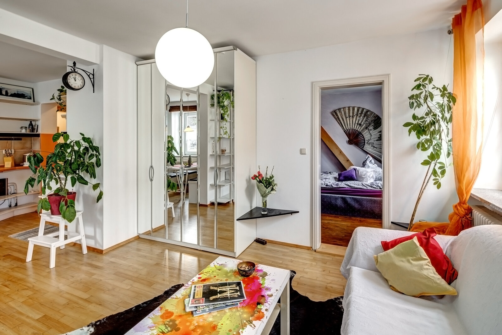 Sunny, nicely furnished apartment with storage room - Photo 4